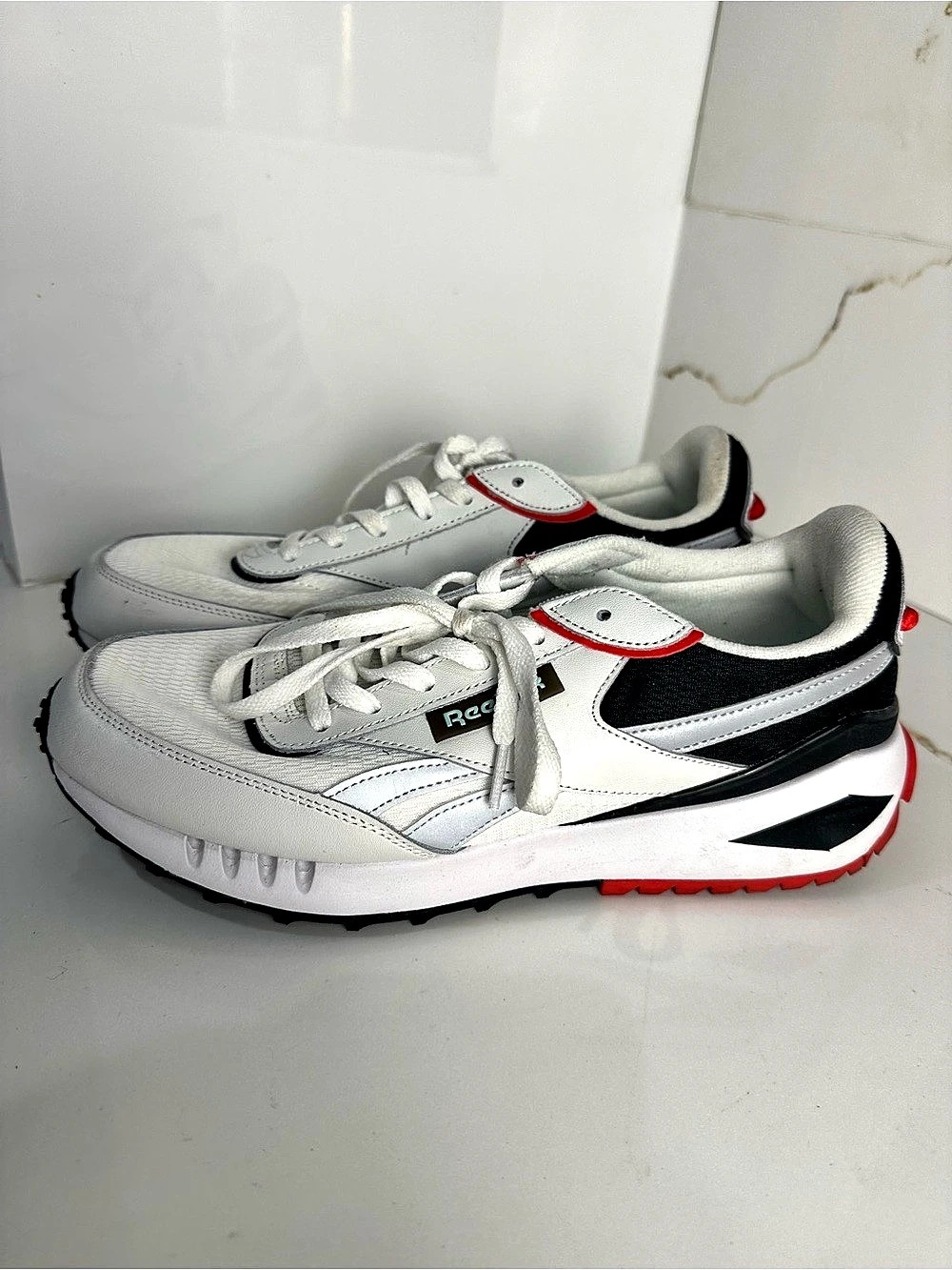 Reebok Classic Leather 2400 sneakers size 10